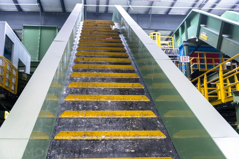 Illustration for article titled A Tour of the Largest Commingled Recycling Plant in the U.S.
